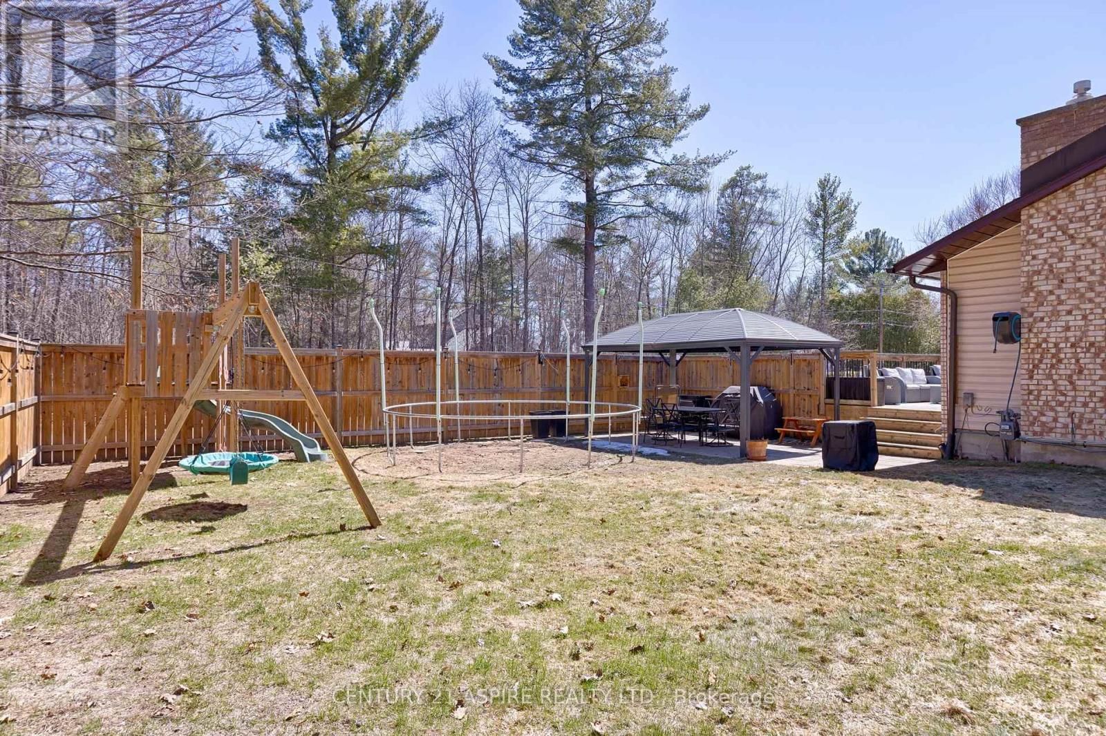 42 EAST STREET EAST Image 41