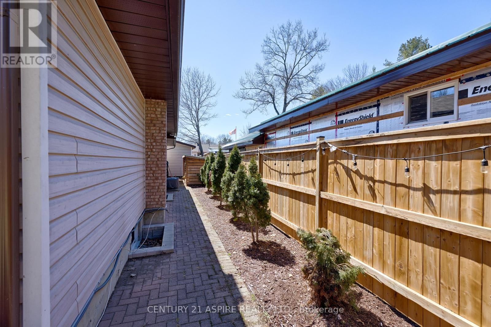 42 EAST STREET EAST Image 42