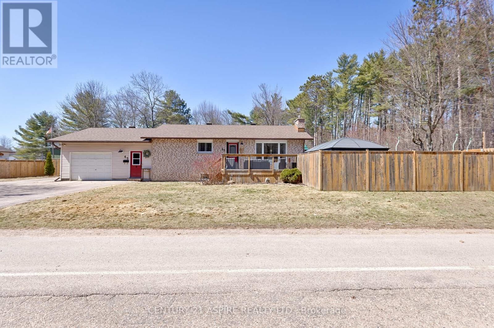 42 EAST STREET EAST Image 44