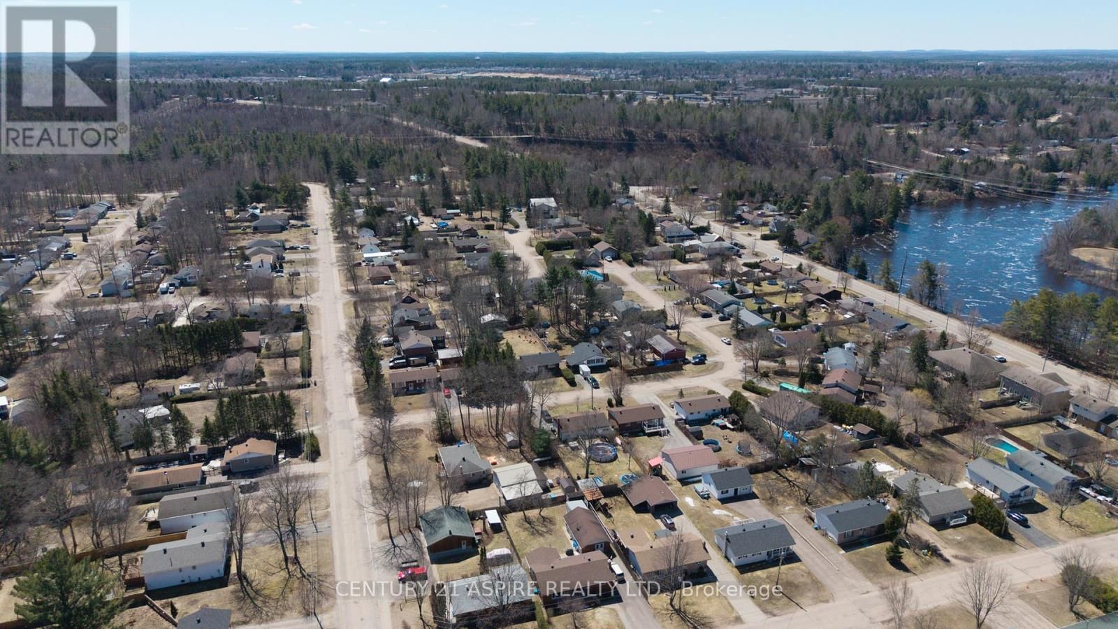 42 EAST STREET EAST Image 45