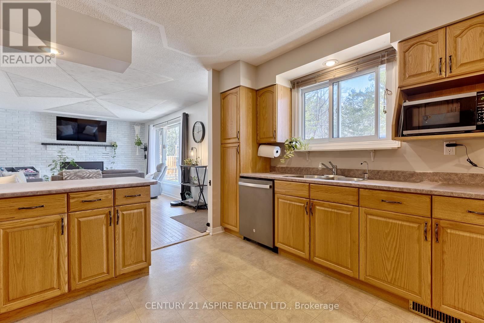 42 EAST STREET EAST Image 7