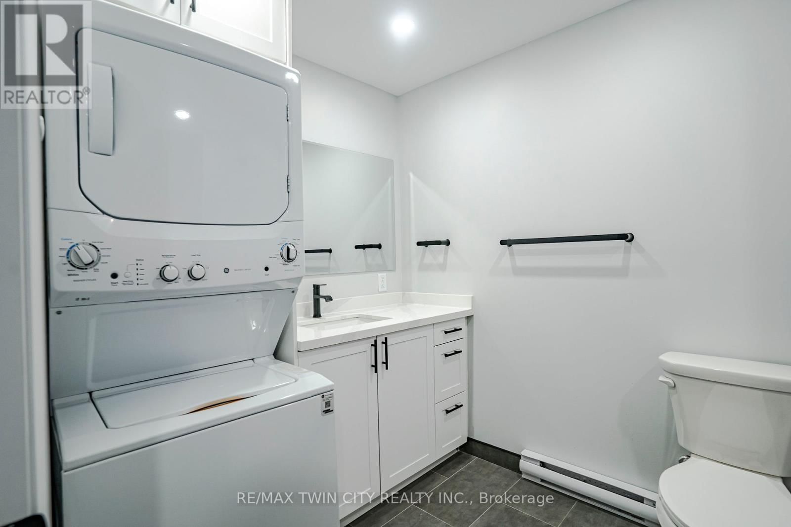 2 - 130 ELGIN STREET Image 12