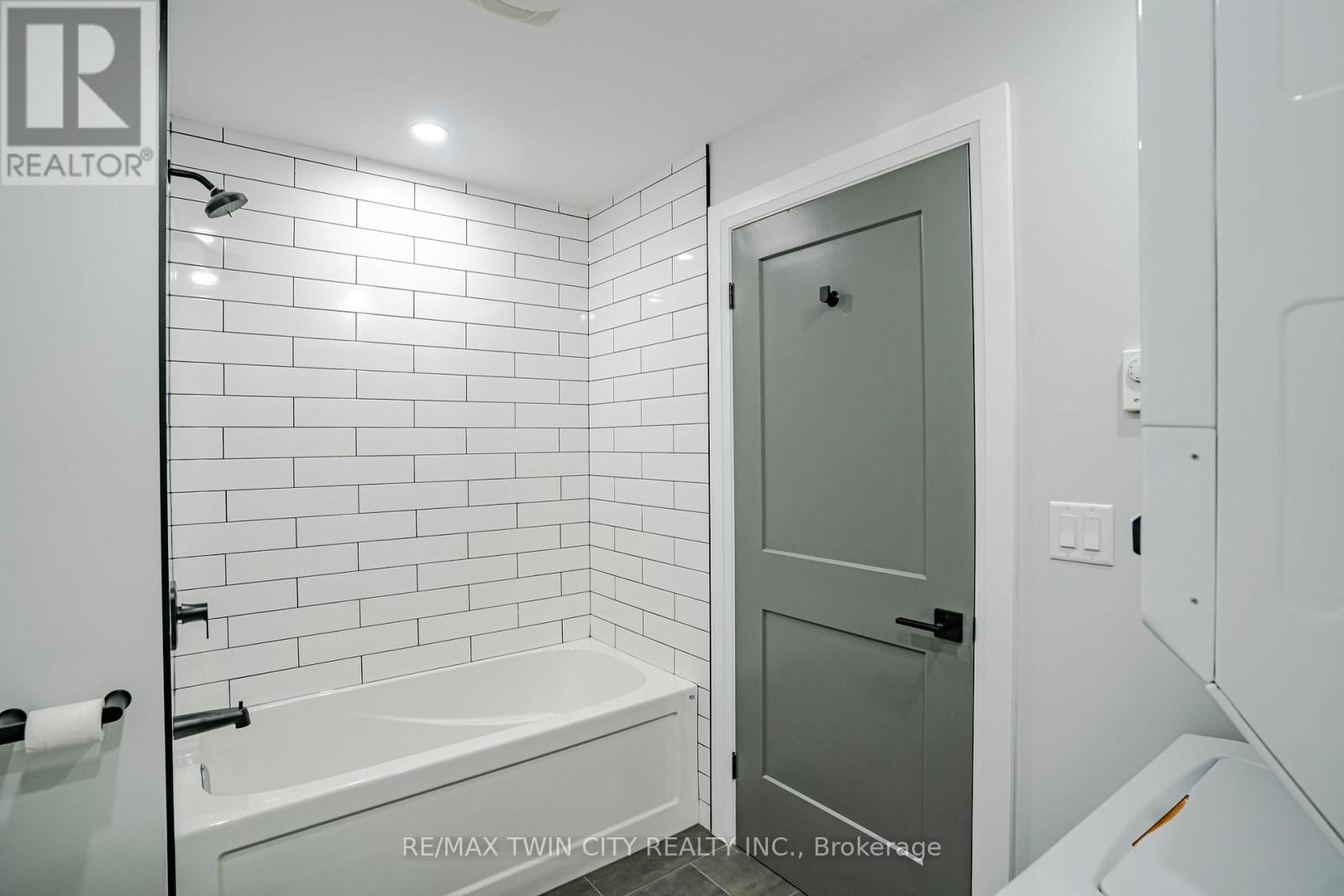 2 - 130 ELGIN STREET Image 13