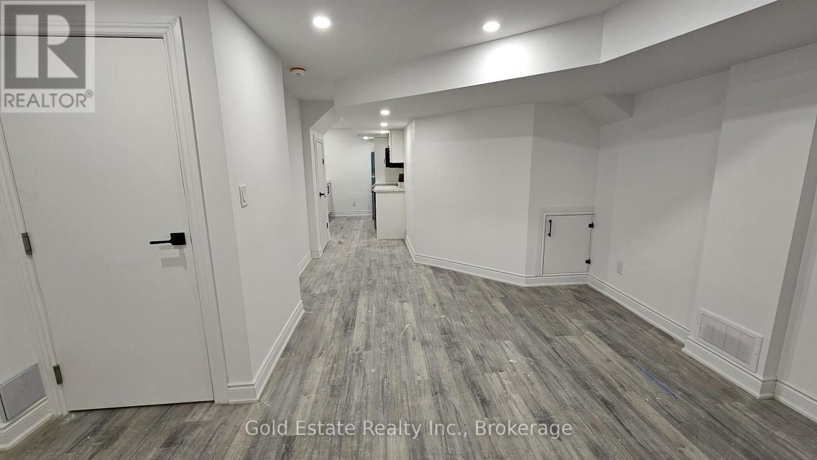 Lower 212 SPRING CREEK DRIVE Image 16