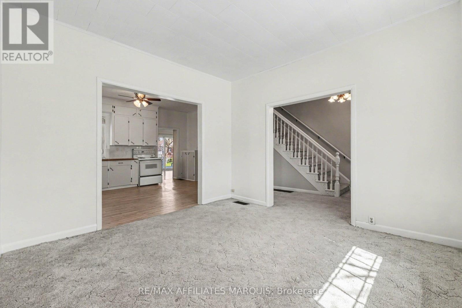 44 CORNELIA STREET EAST Image 12