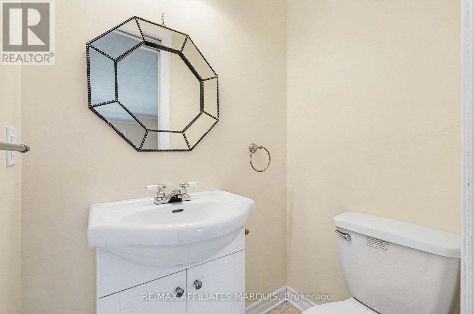 44 CORNELIA STREET EAST Image 15