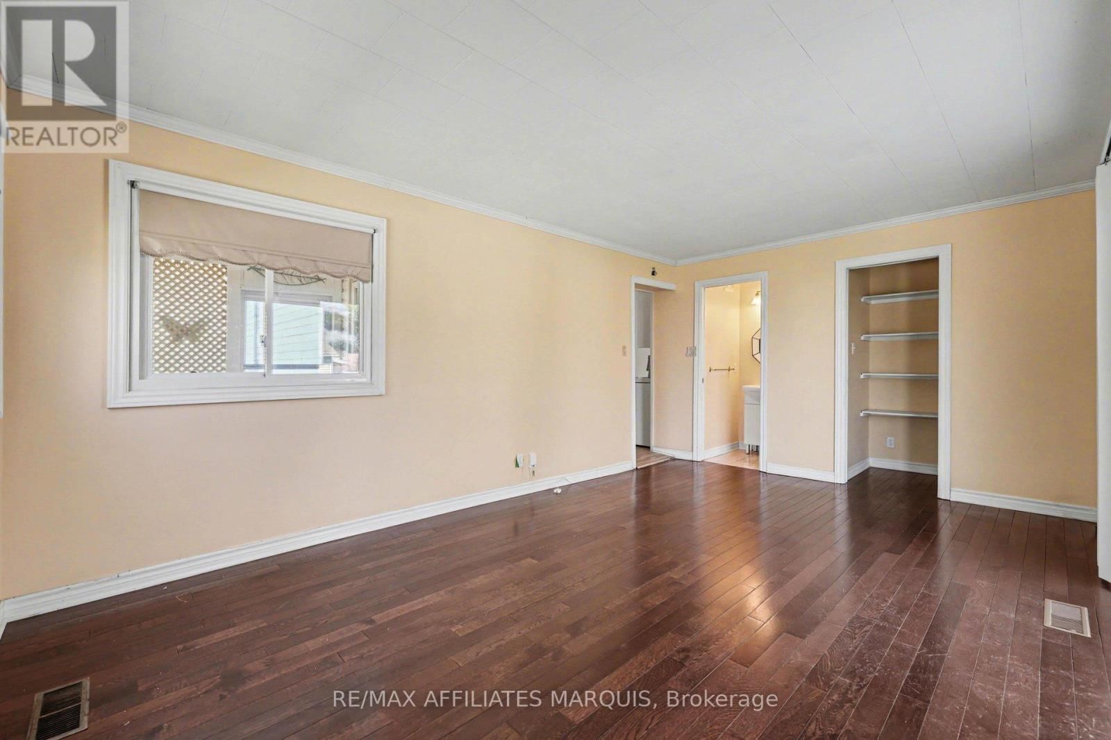 44 CORNELIA STREET EAST Image 19