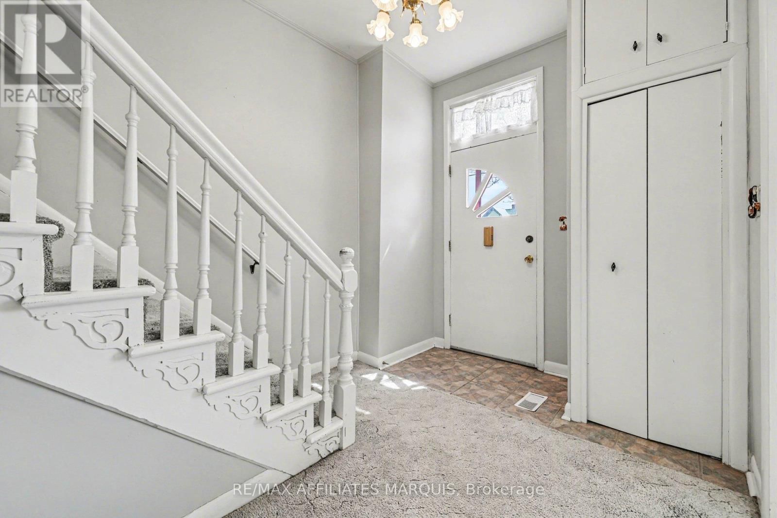 44 CORNELIA STREET EAST Image 4