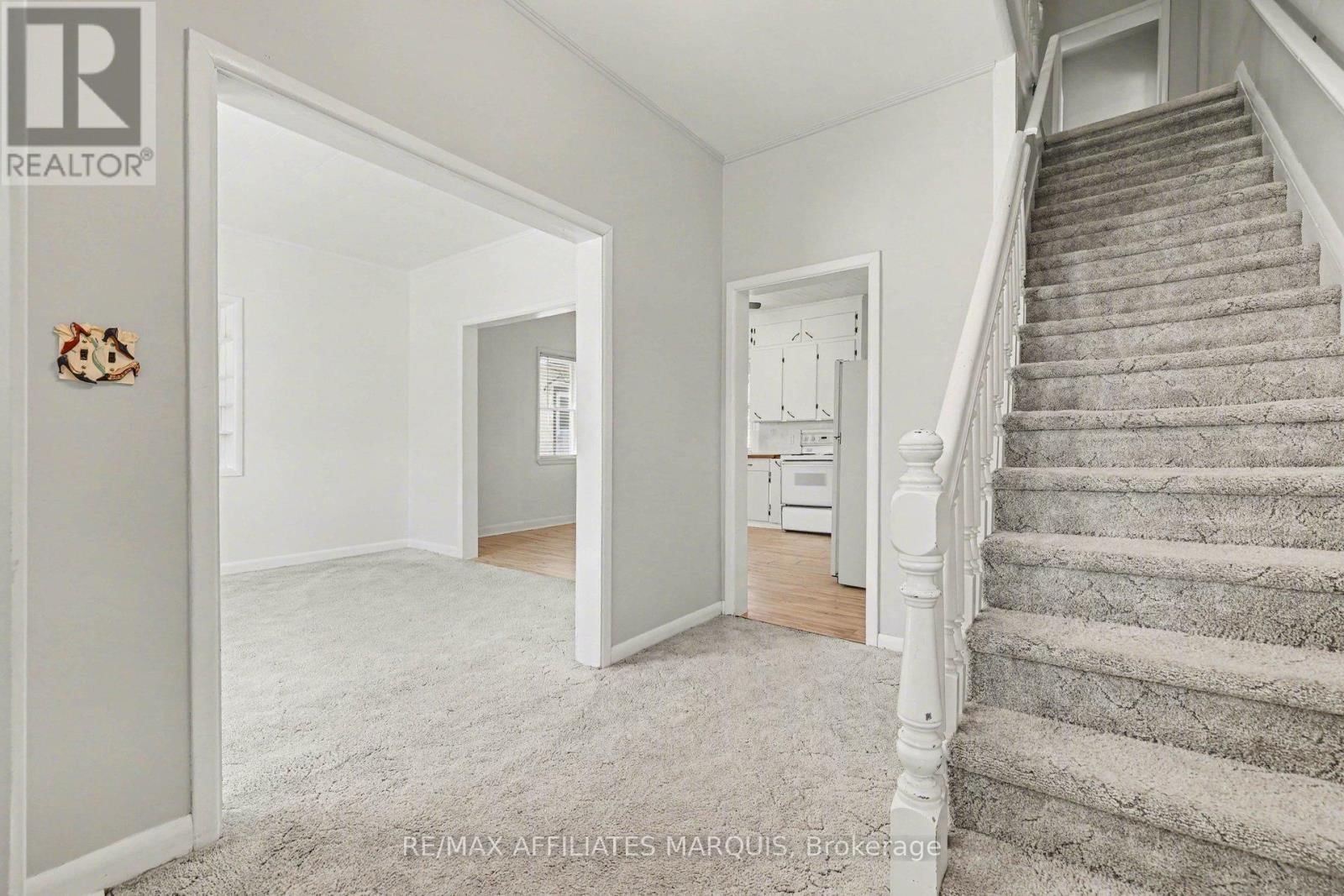 44 CORNELIA STREET EAST Image 5