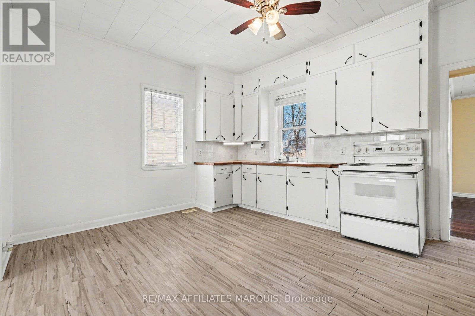 44 CORNELIA STREET EAST Image 8