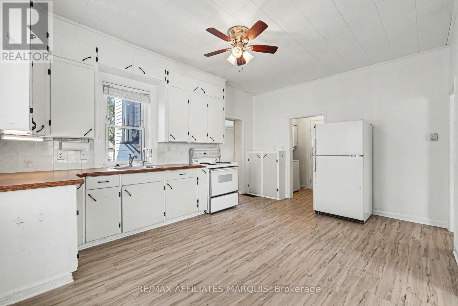 44 CORNELIA STREET EAST Image 9