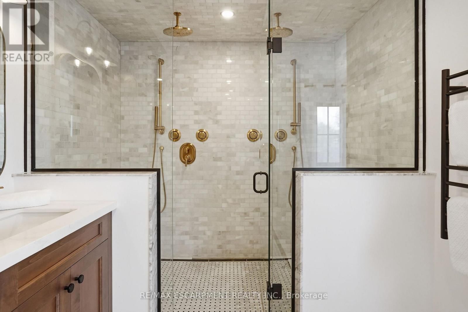 136 ROCKCLIFFE ROAD Image 32