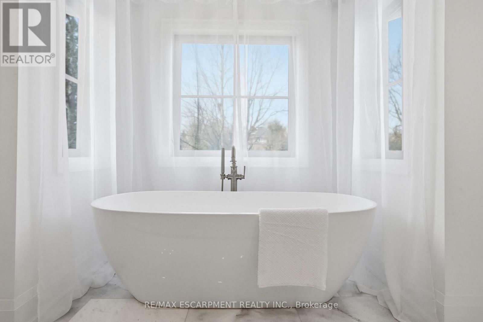 136 ROCKCLIFFE ROAD Image 33