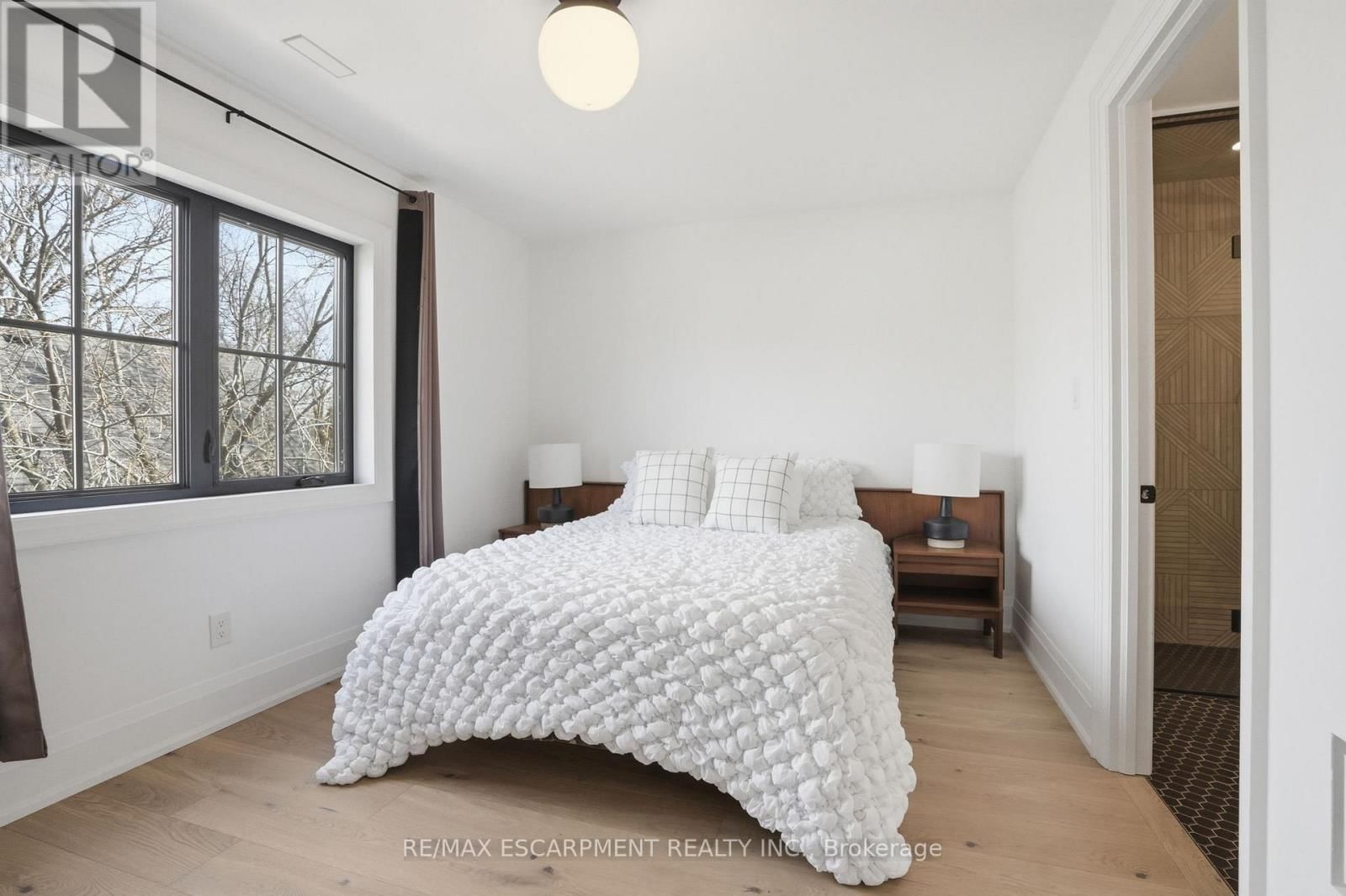 136 ROCKCLIFFE ROAD Image 34