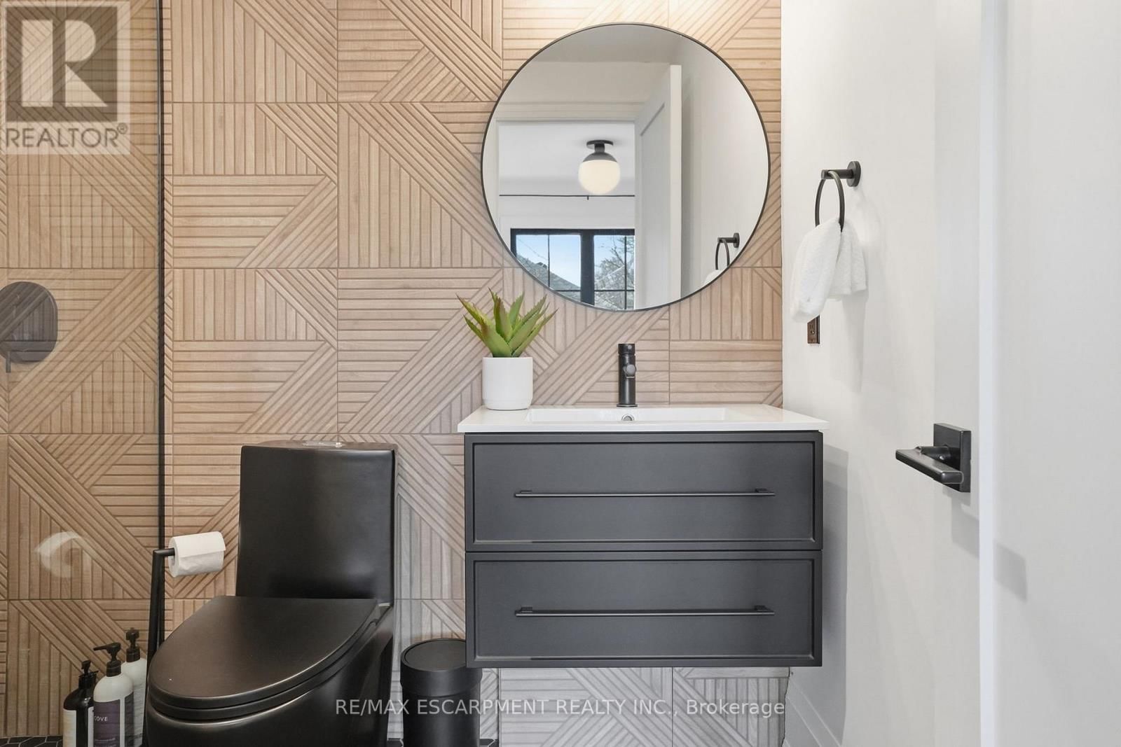 136 ROCKCLIFFE ROAD Image 35