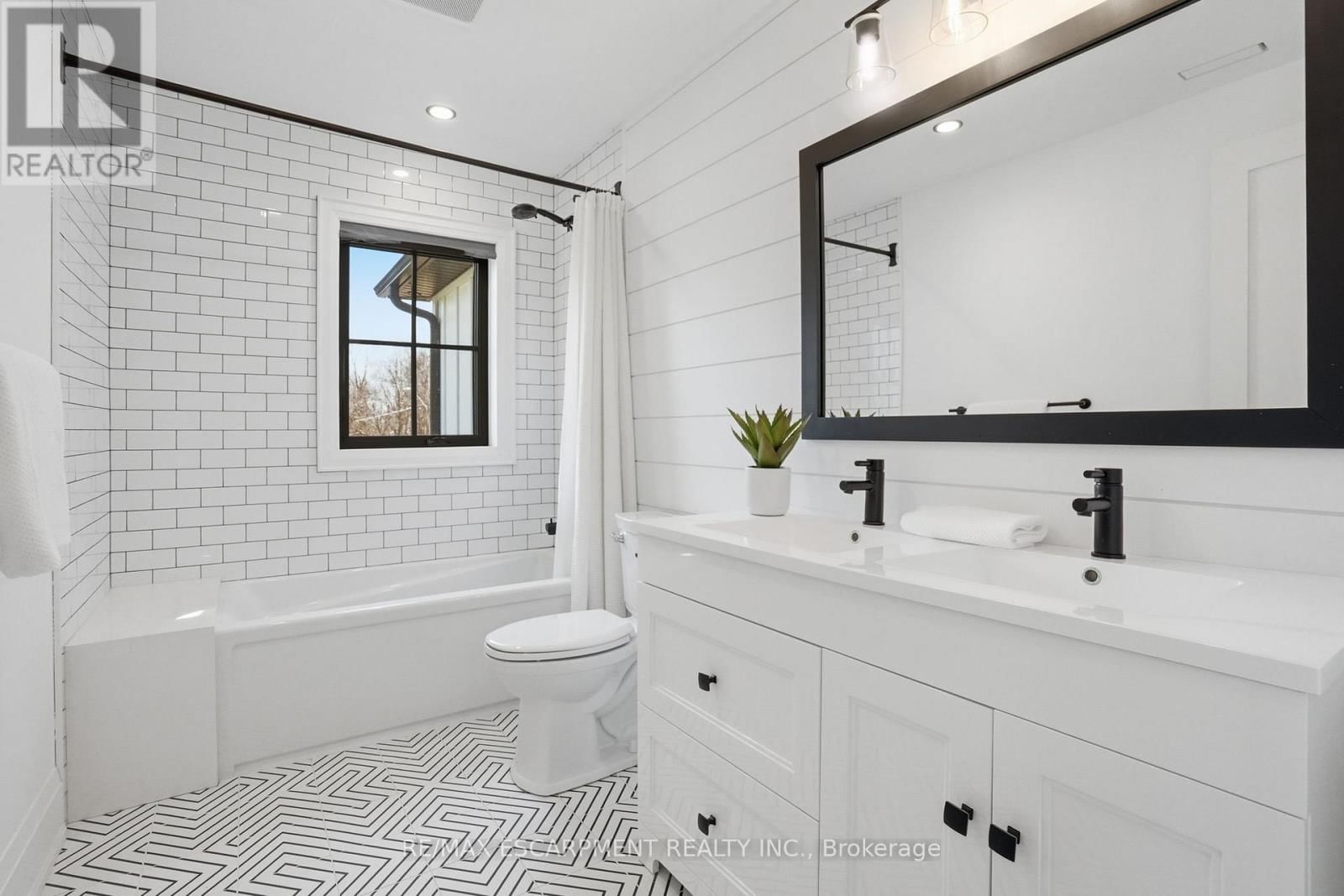 136 ROCKCLIFFE ROAD Image 38