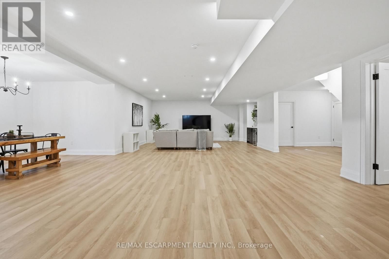 136 ROCKCLIFFE ROAD Image 42