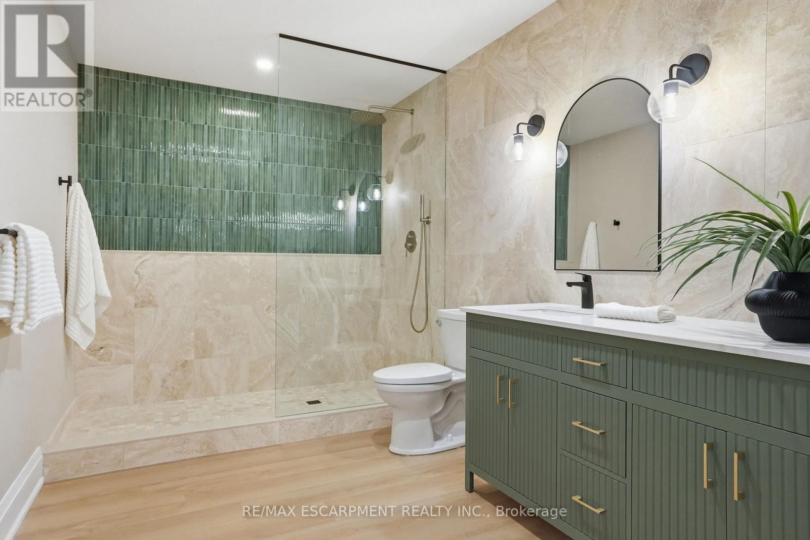 136 ROCKCLIFFE ROAD Image 44