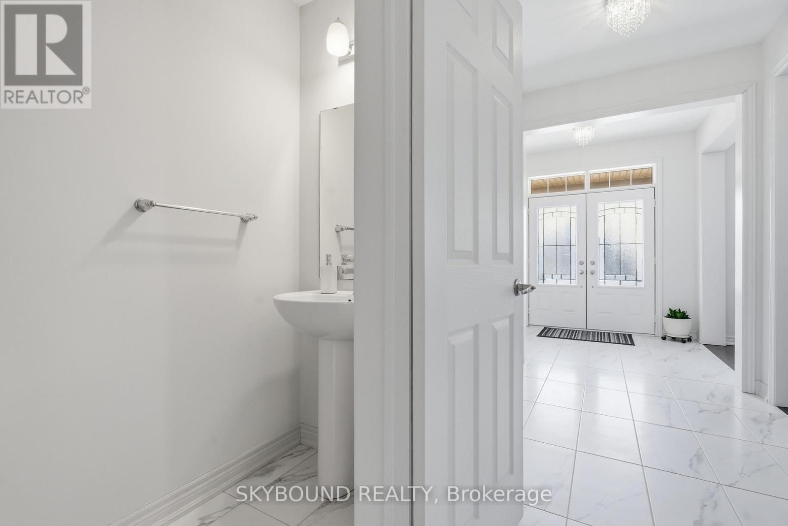 80 HARPIN WAY EAST Image 18