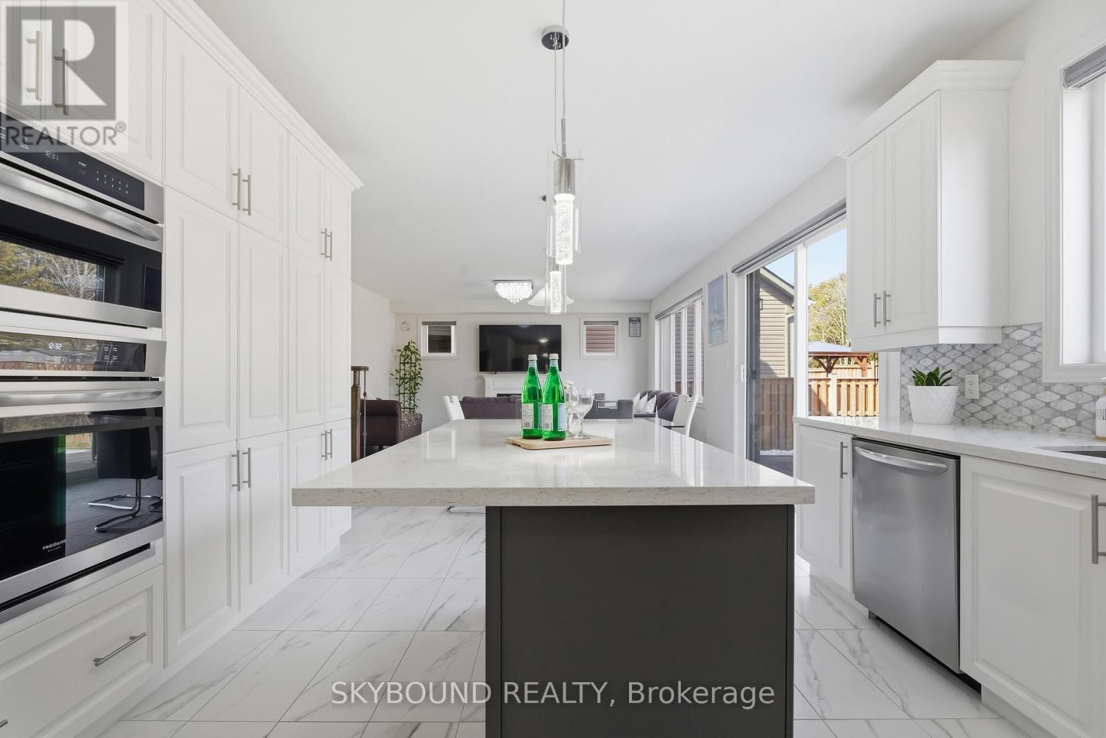 80 HARPIN WAY EAST Image 23