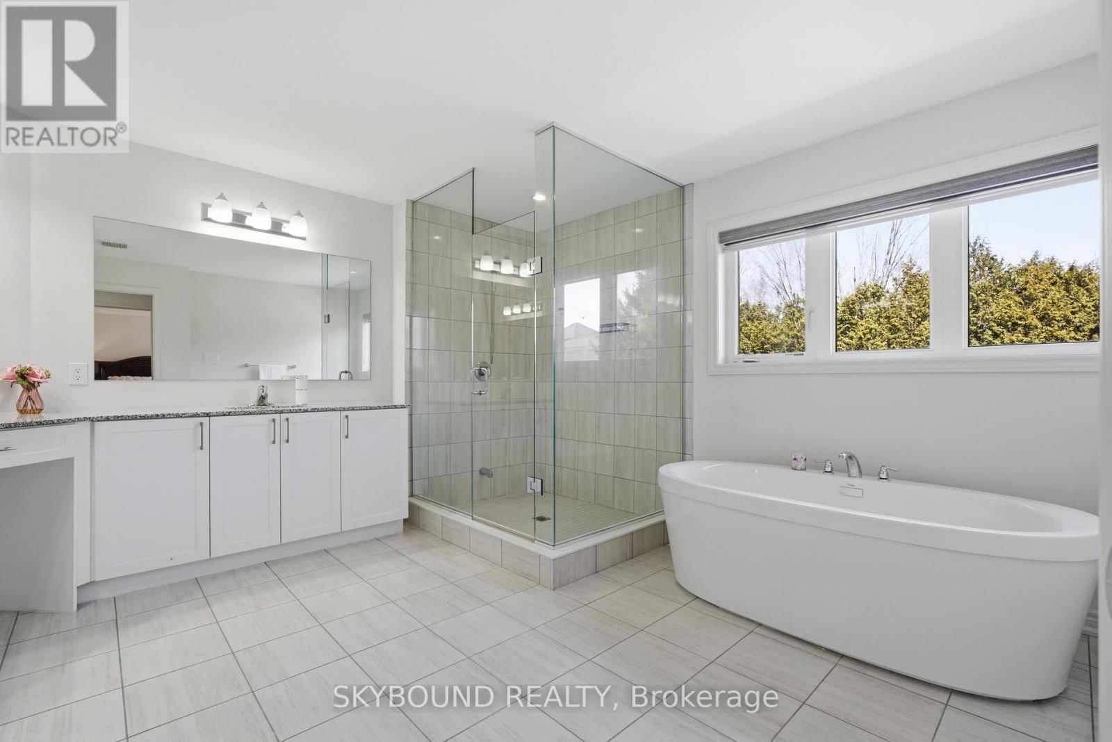 80 HARPIN WAY EAST Image 28