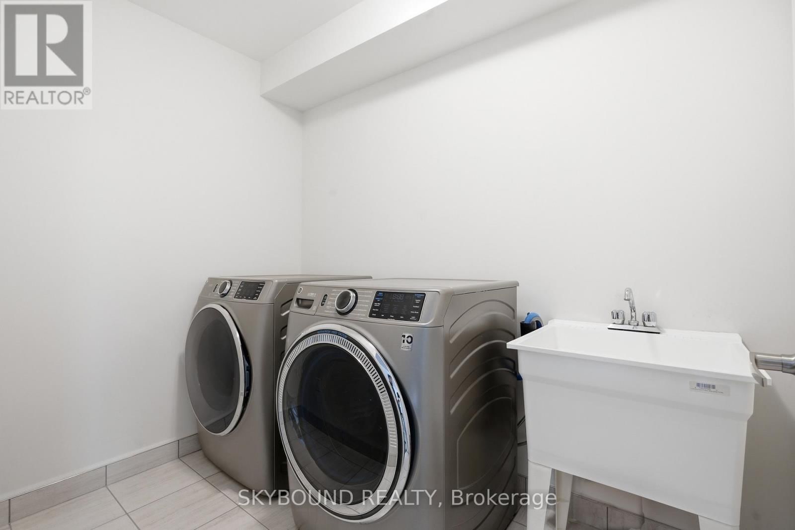 80 HARPIN WAY EAST Image 30