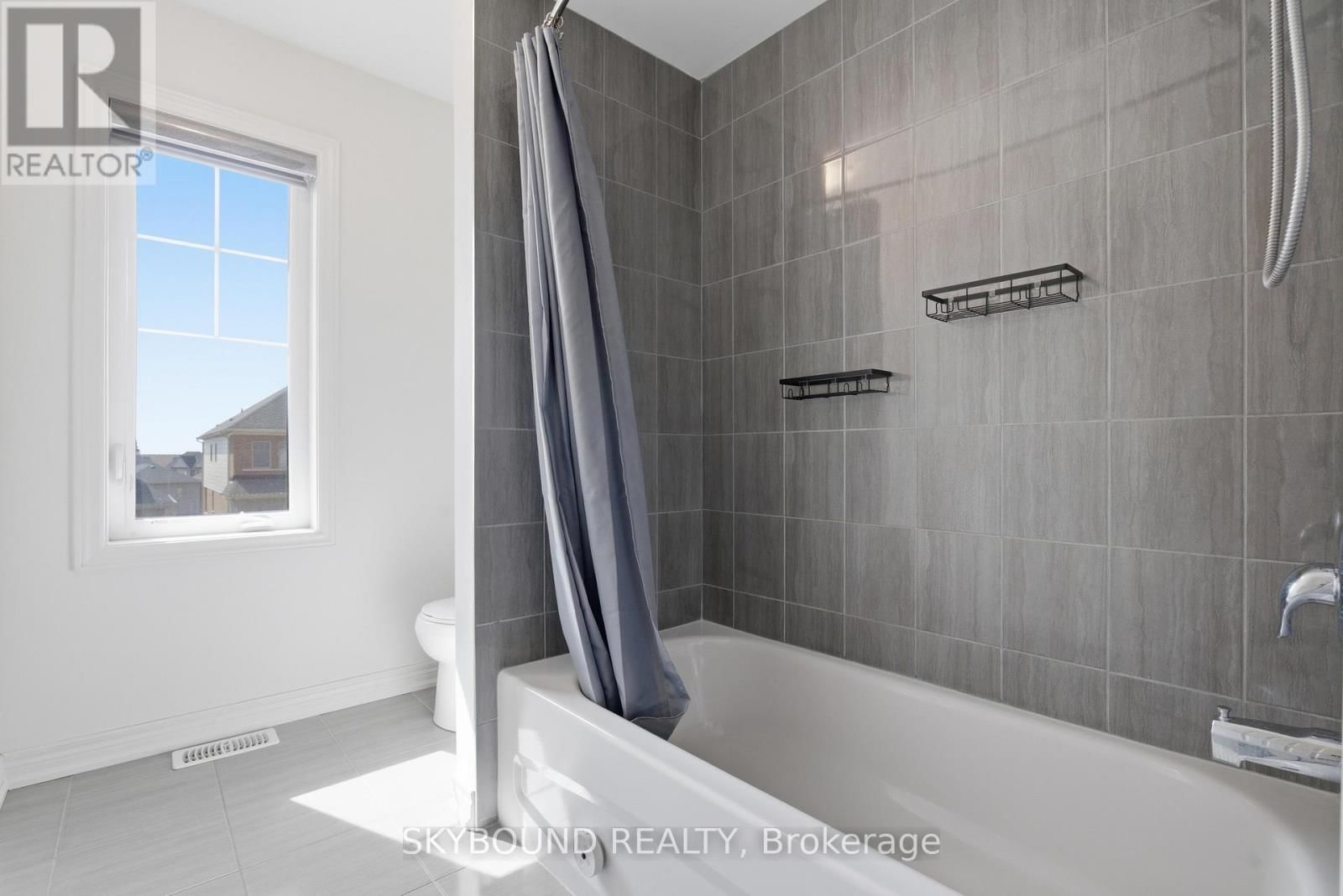 80 HARPIN WAY EAST Image 34