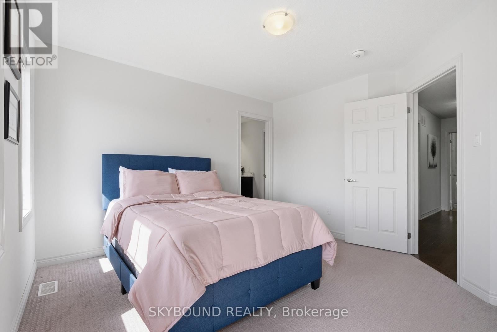 80 HARPIN WAY EAST Image 35