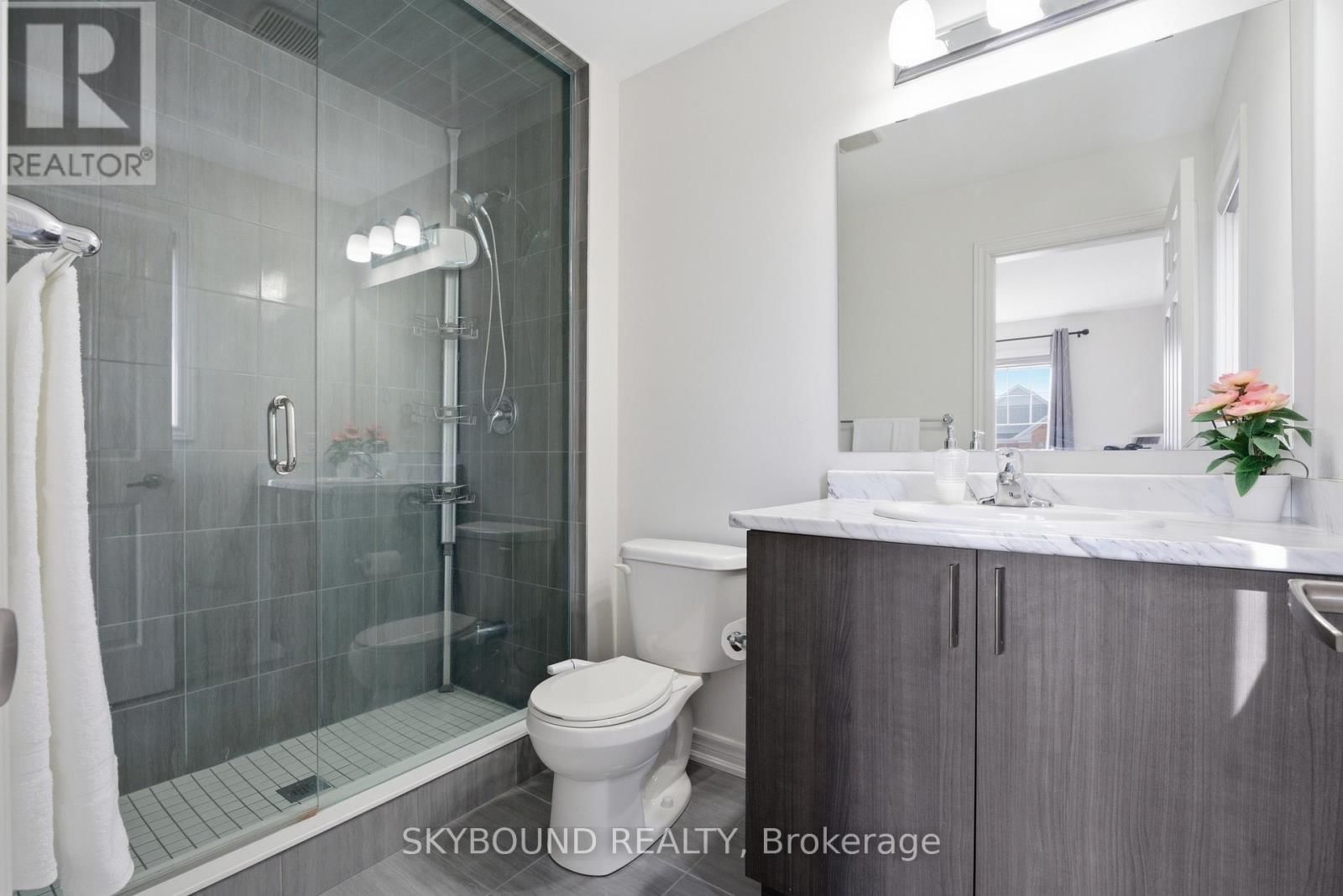 80 HARPIN WAY EAST Image 38