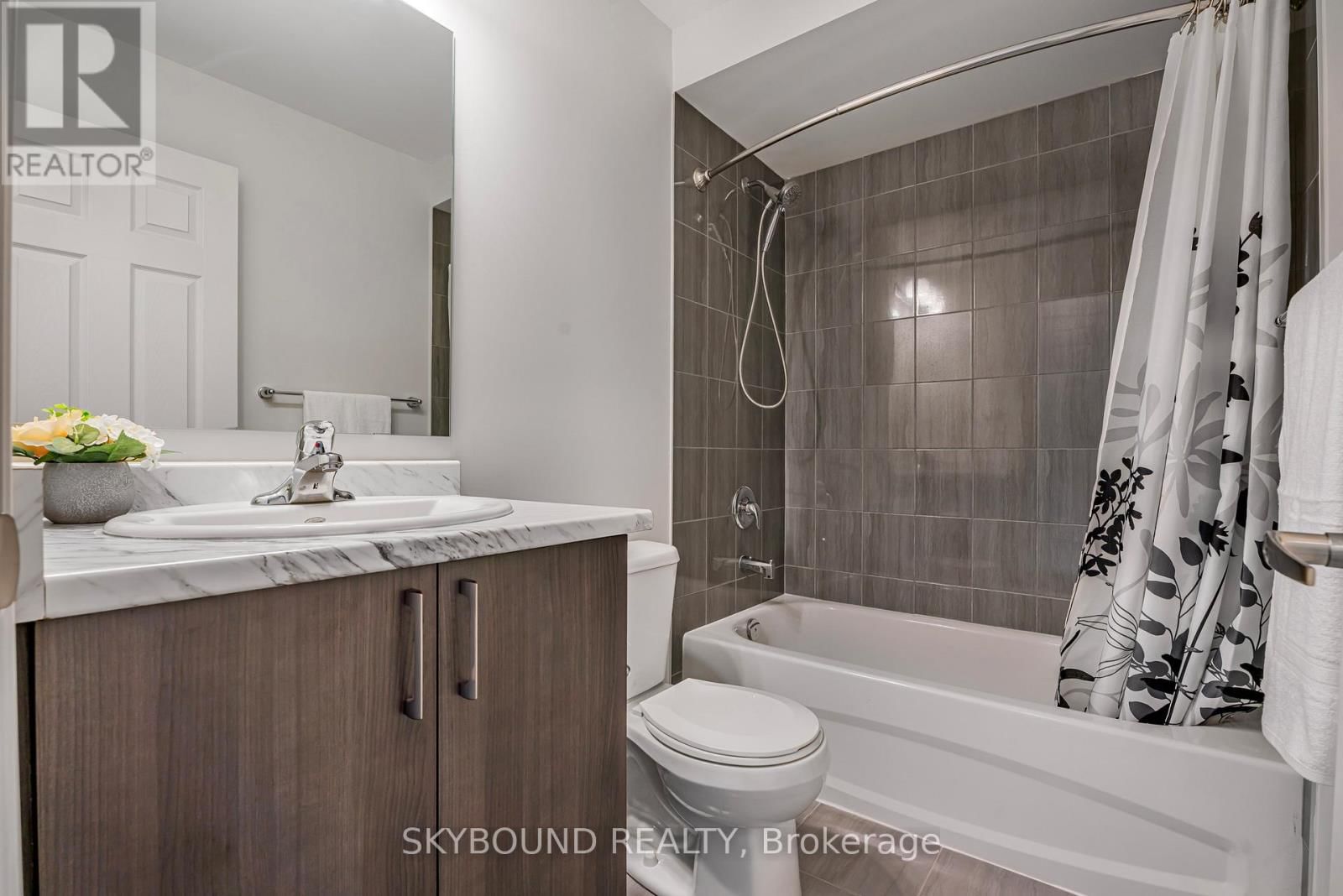 80 HARPIN WAY EAST Image 39