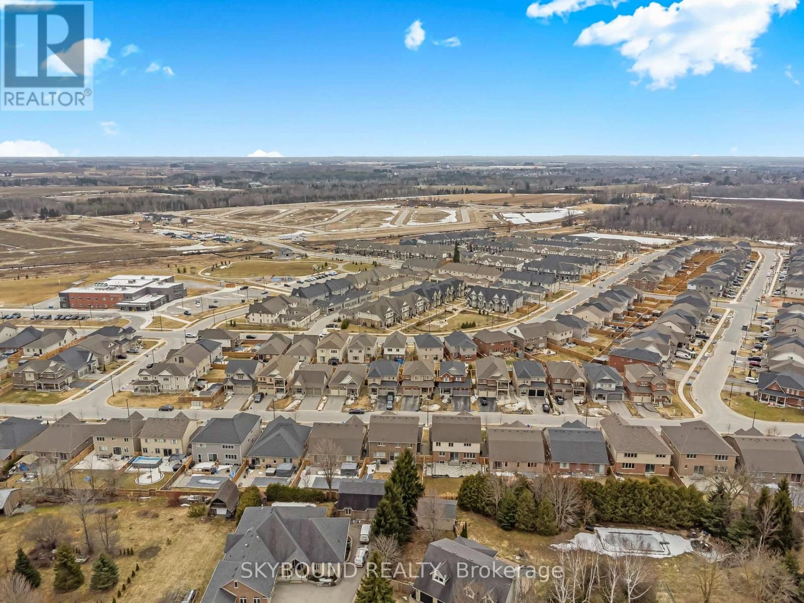 80 HARPIN WAY EAST Image 46