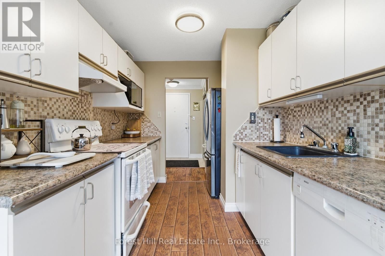 402 - 55 BLUE SPRINGS DRIVE Image 8