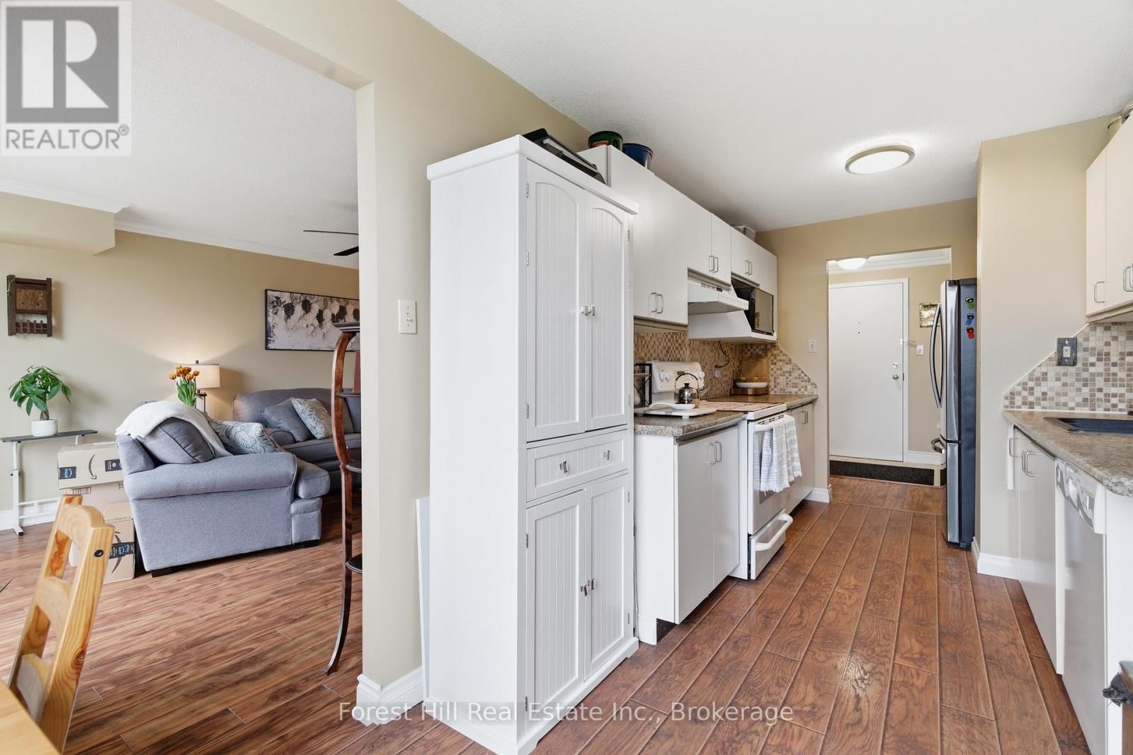 402 - 55 BLUE SPRINGS DRIVE Image 9