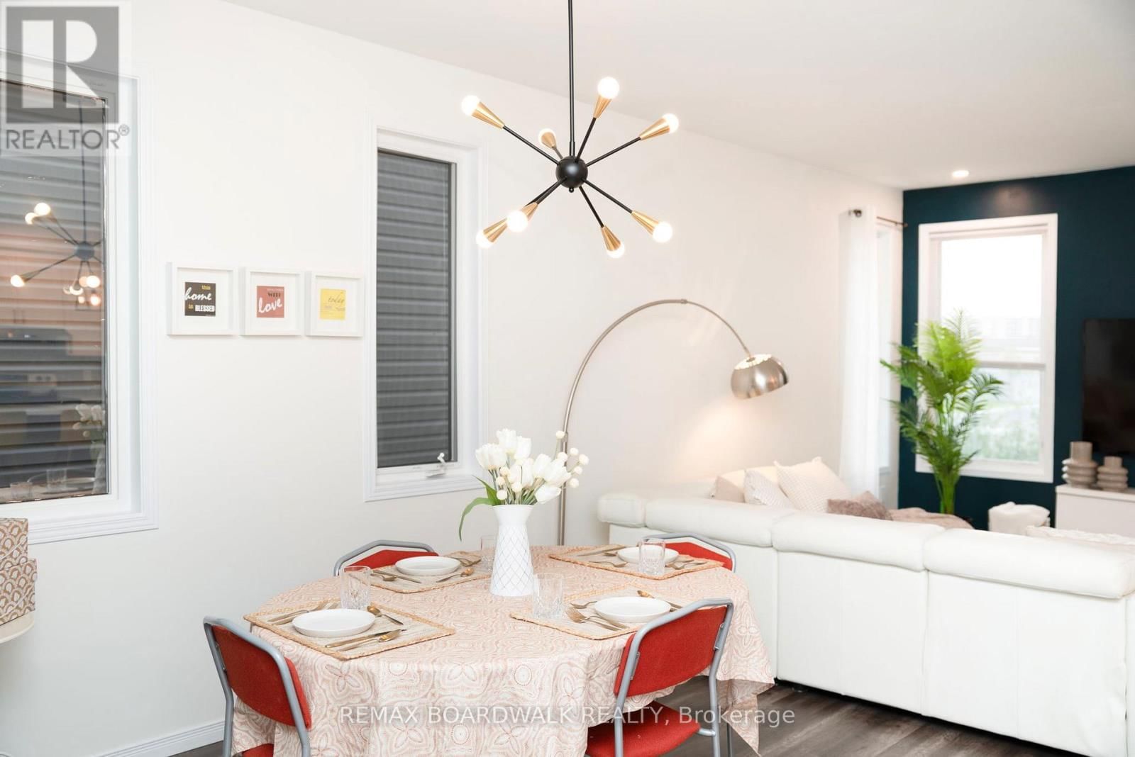 302 HALIBURTON HEIGHTS Image 11