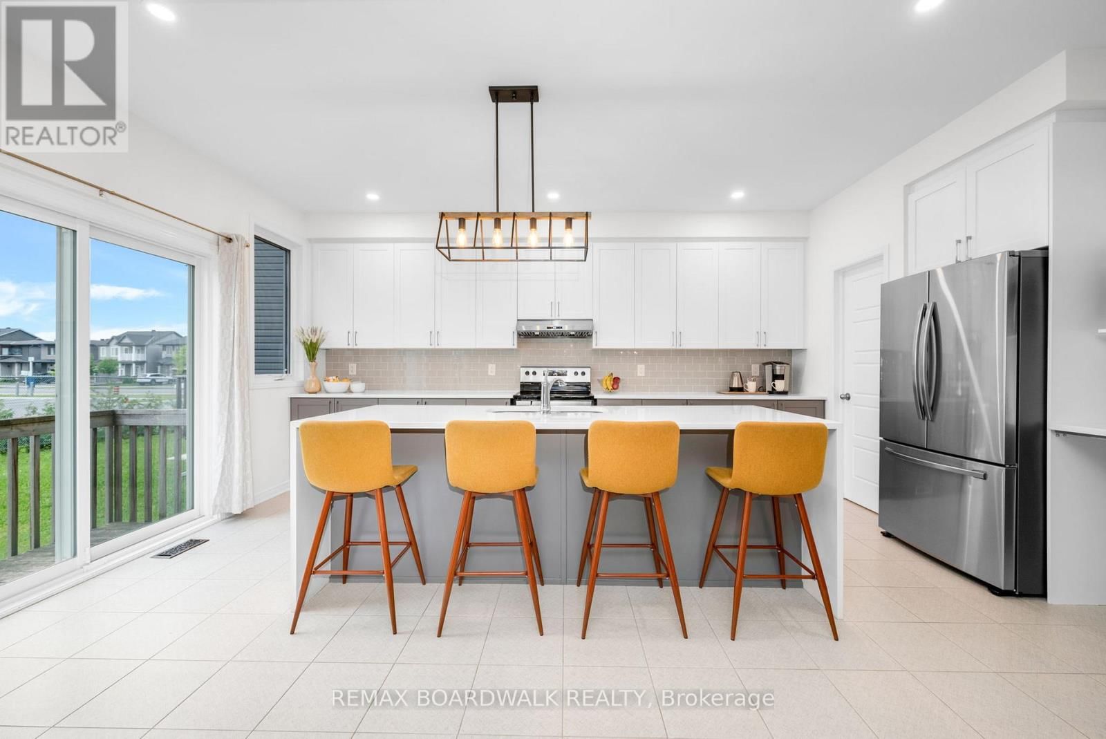 302 HALIBURTON HEIGHTS Image 17