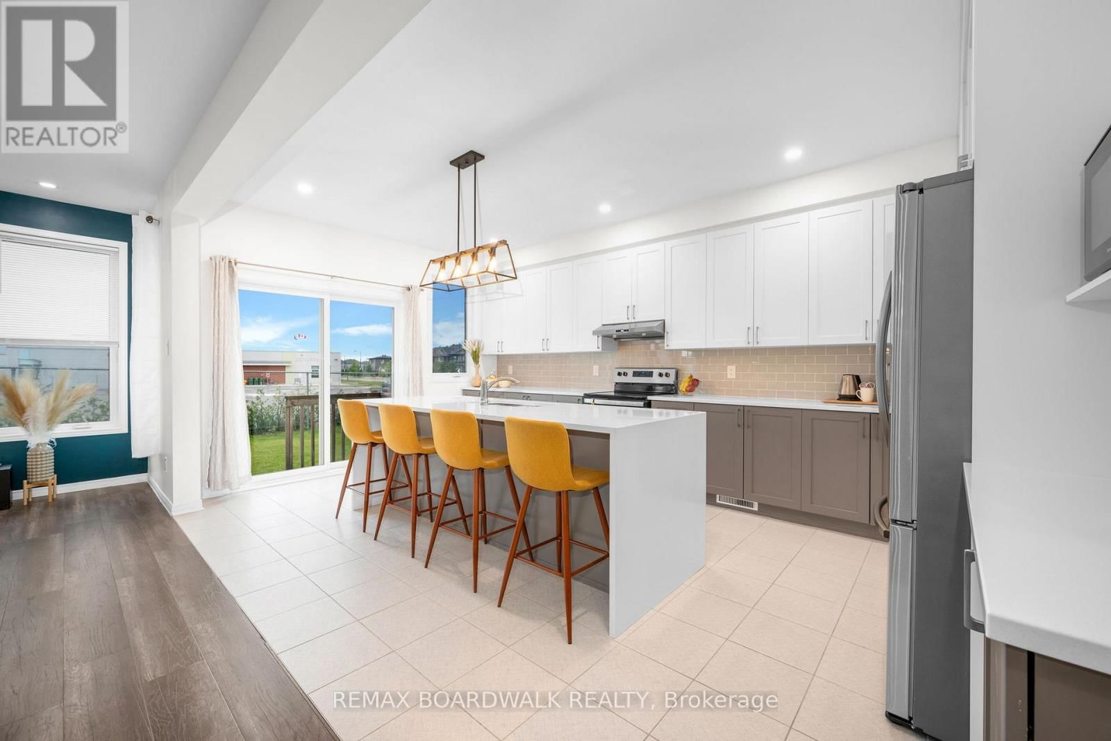 302 HALIBURTON HEIGHTS Image 18