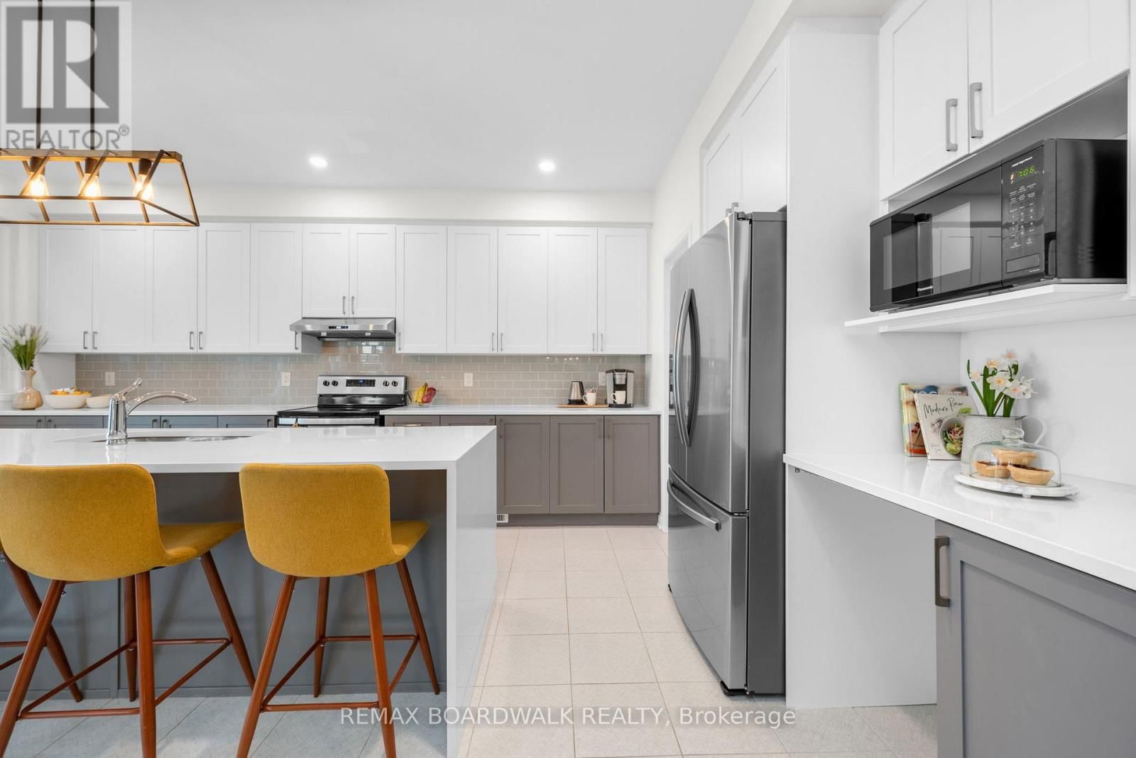 302 HALIBURTON HEIGHTS Image 19