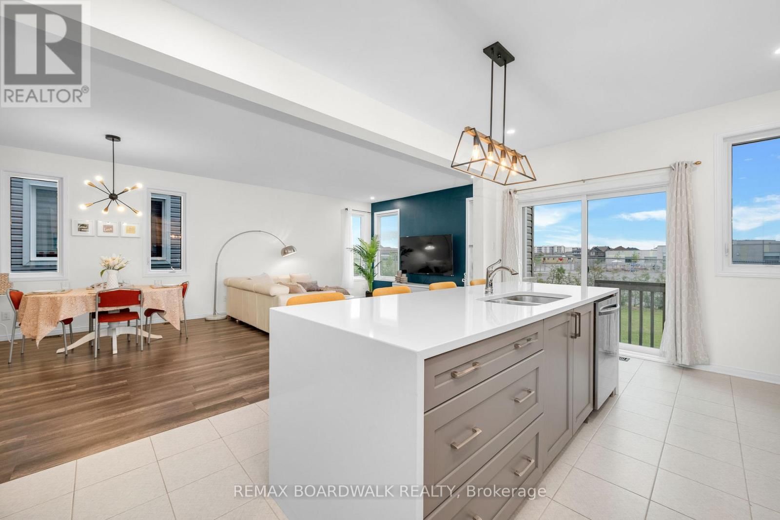 302 HALIBURTON HEIGHTS Image 20