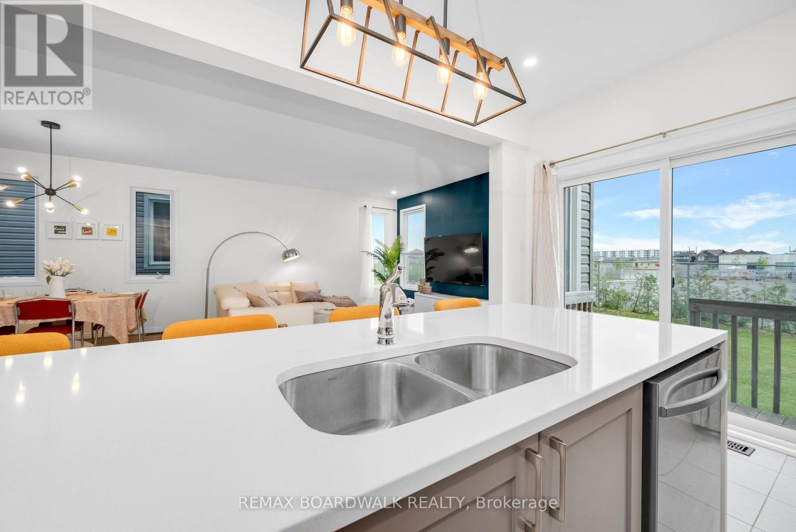 302 HALIBURTON HEIGHTS Image 21