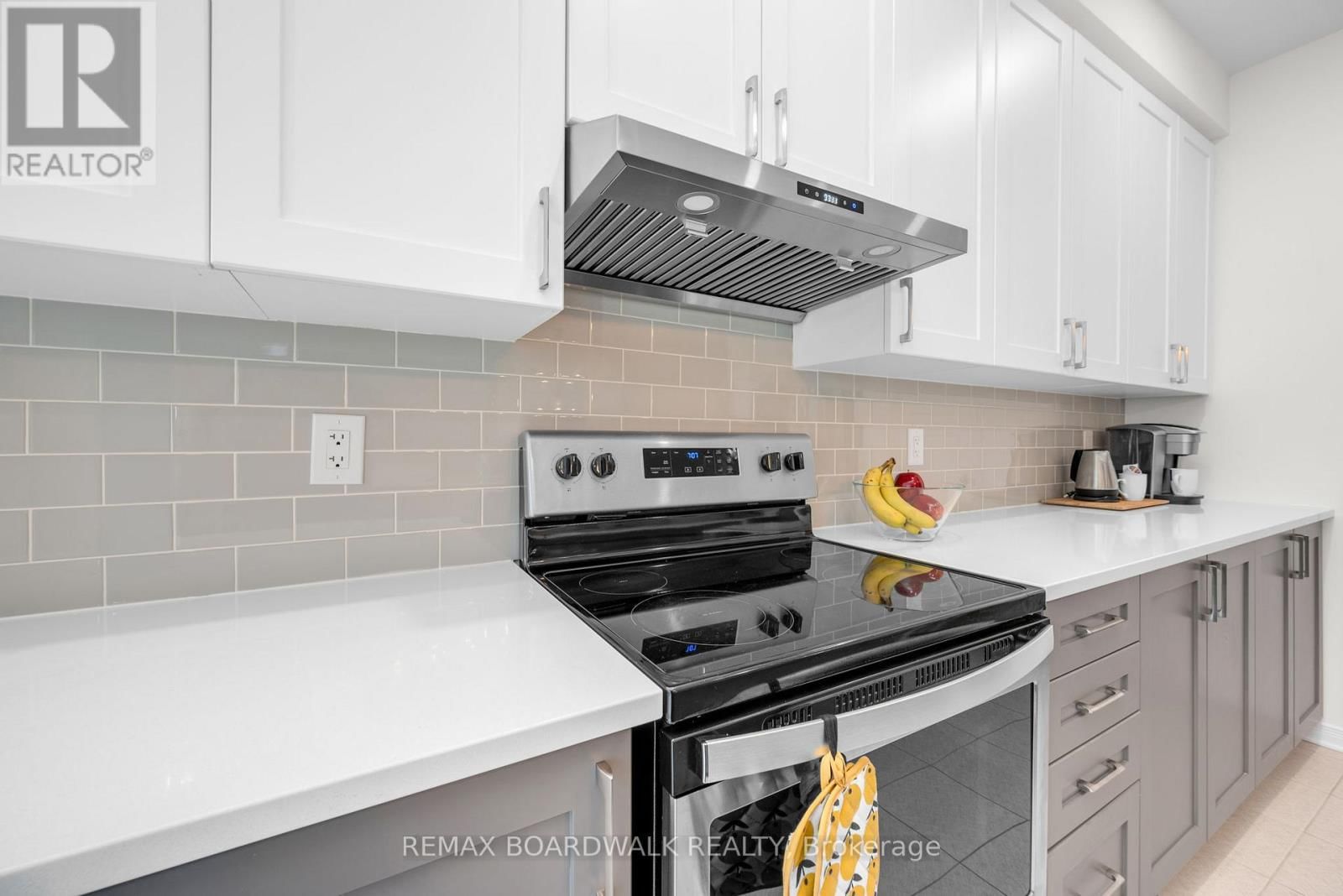 302 HALIBURTON HEIGHTS Image 22