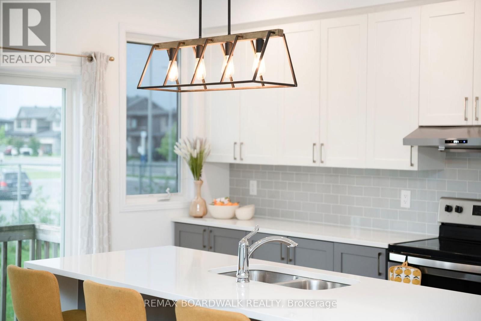 302 HALIBURTON HEIGHTS Image 23