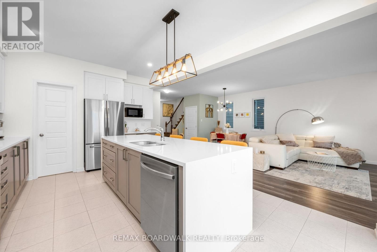 302 HALIBURTON HEIGHTS Image 25