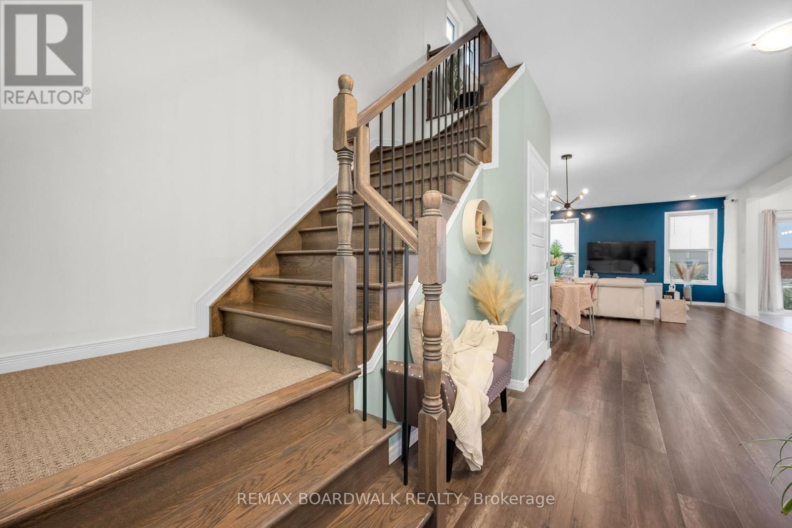 302 HALIBURTON HEIGHTS Image 29