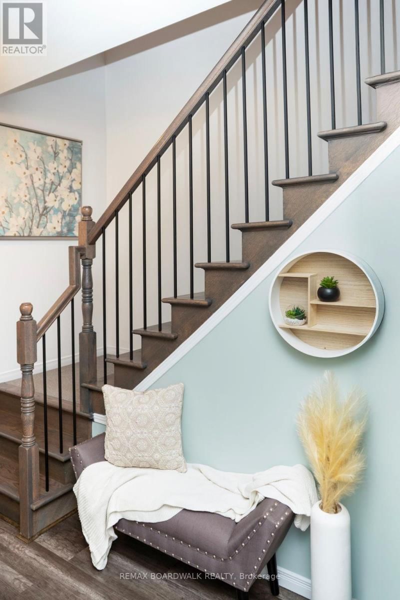 302 HALIBURTON HEIGHTS Image 3