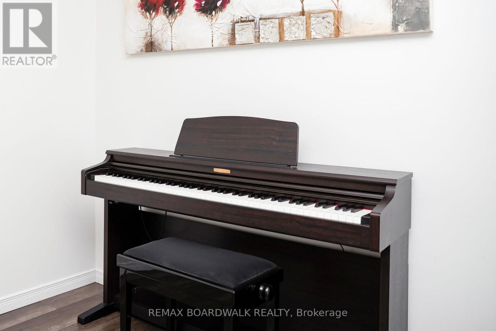 302 HALIBURTON HEIGHTS Image 32