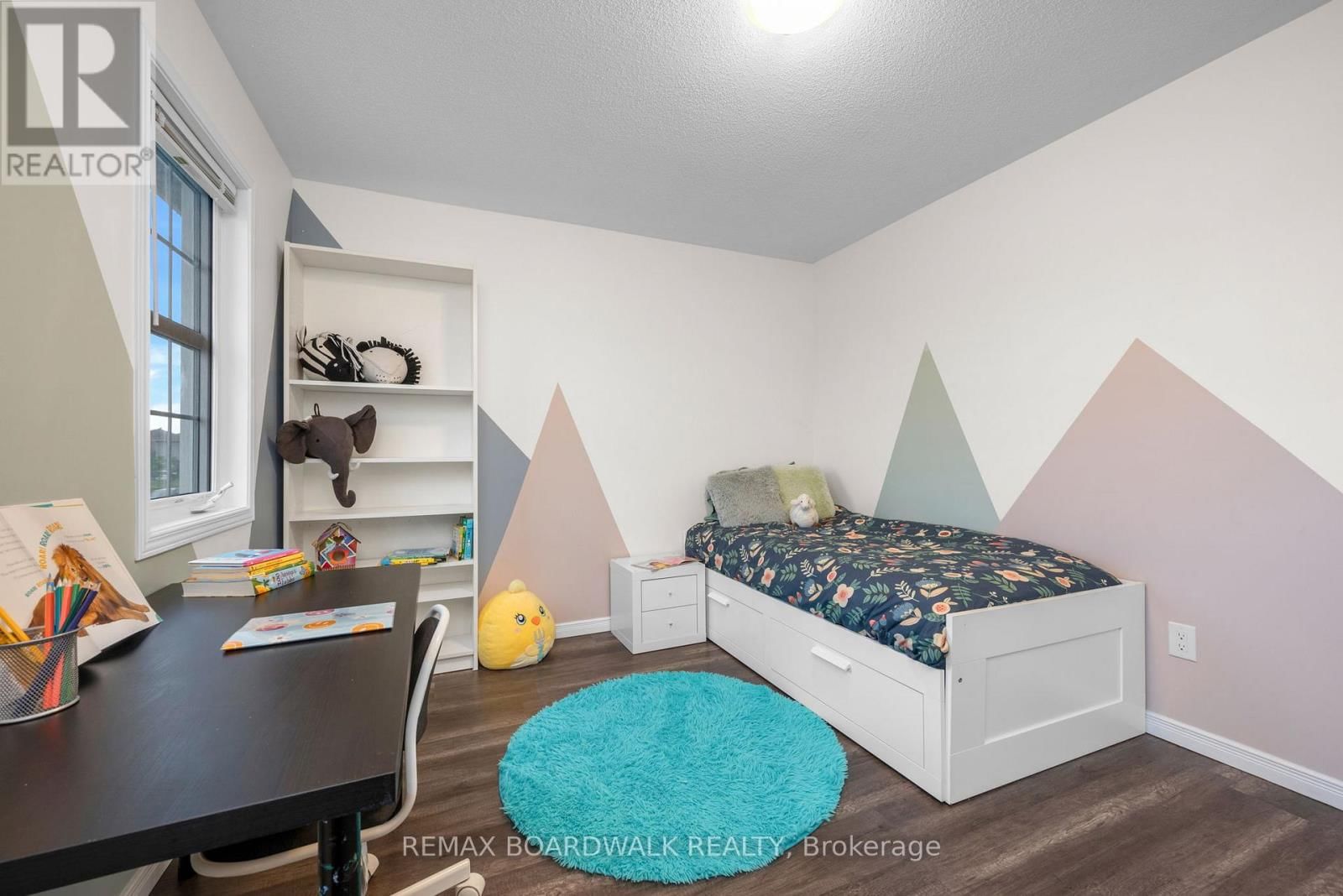 302 HALIBURTON HEIGHTS Image 40