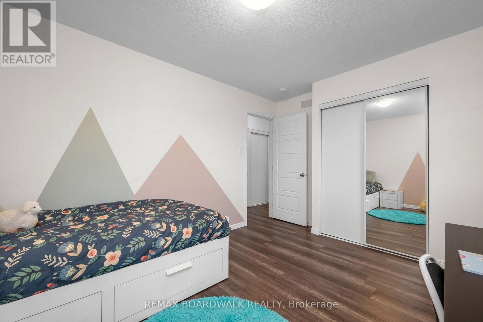 302 HALIBURTON HEIGHTS Image 41