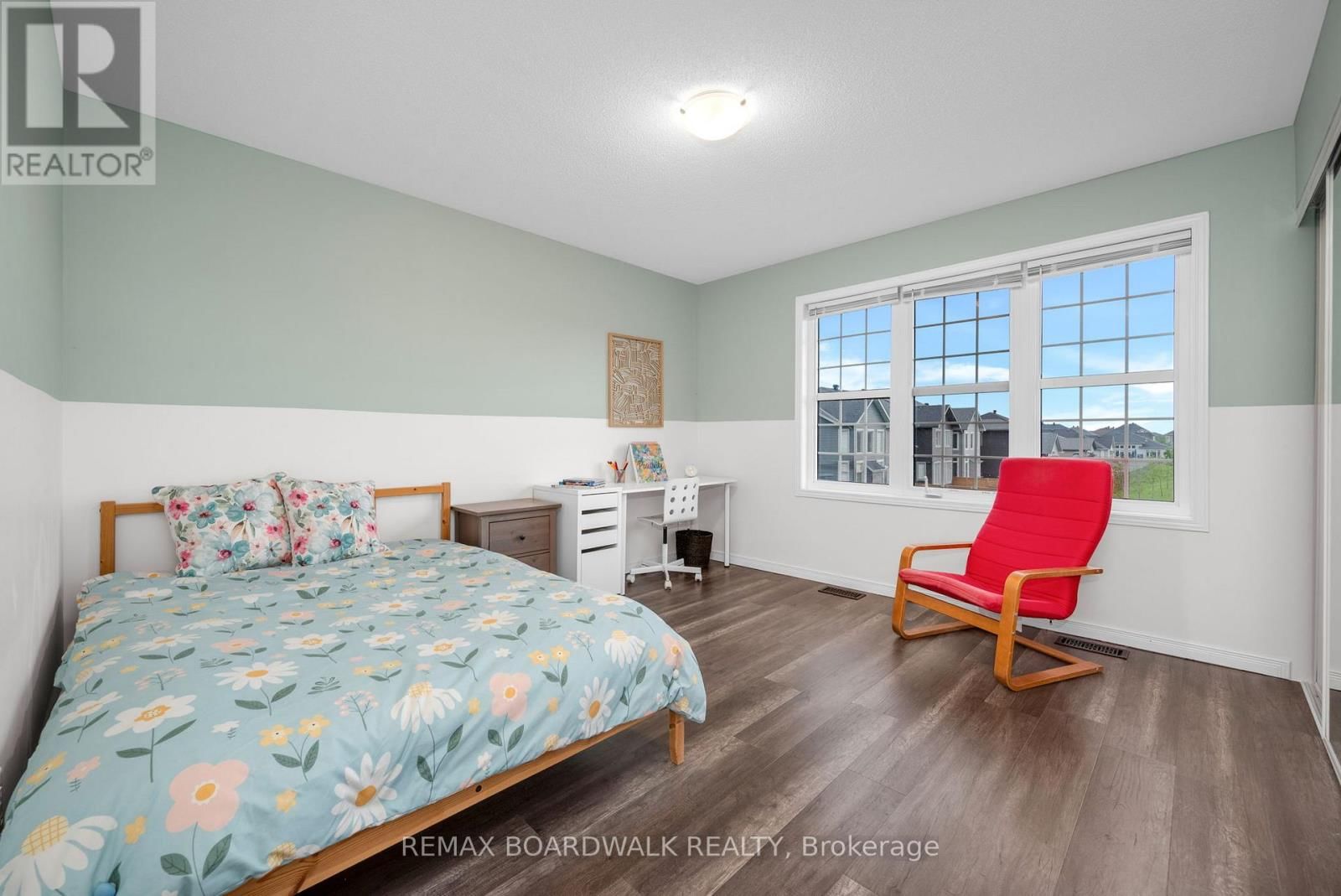 302 HALIBURTON HEIGHTS Image 42