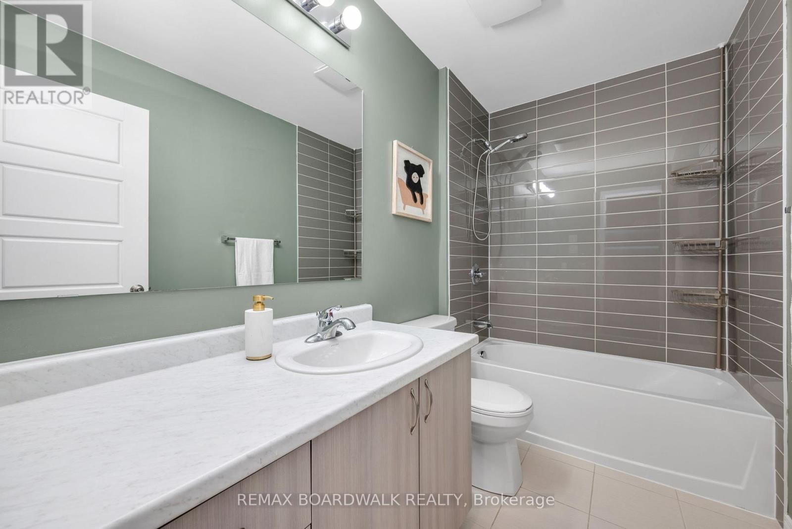 302 HALIBURTON HEIGHTS Image 44