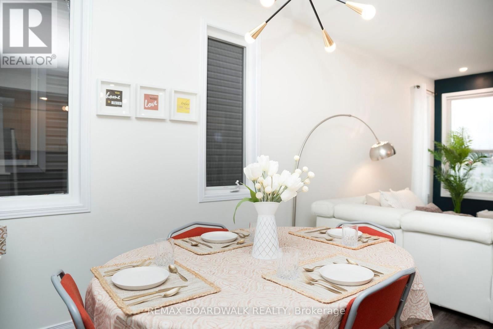 302 HALIBURTON HEIGHTS Image 6